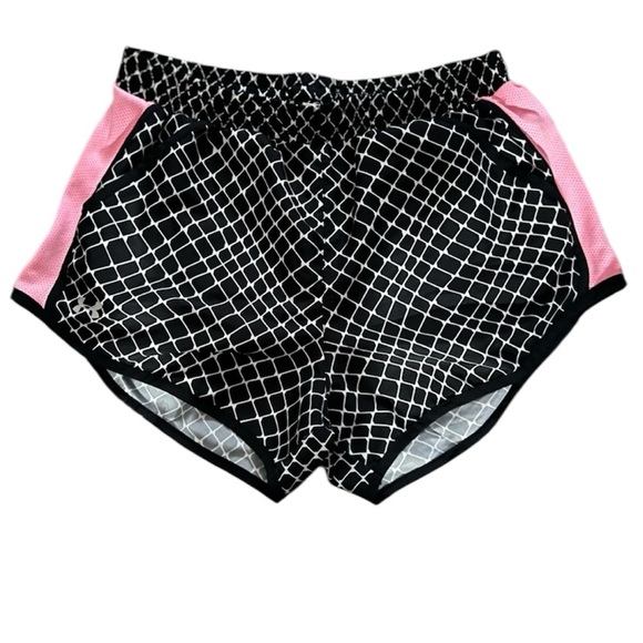 🔥3 for $25🔥 EUC- BLACK AND WHITE WITH PINK MESH SIDES UNDER ARMOUR SHORTS SZ S - Picture 1 of 4